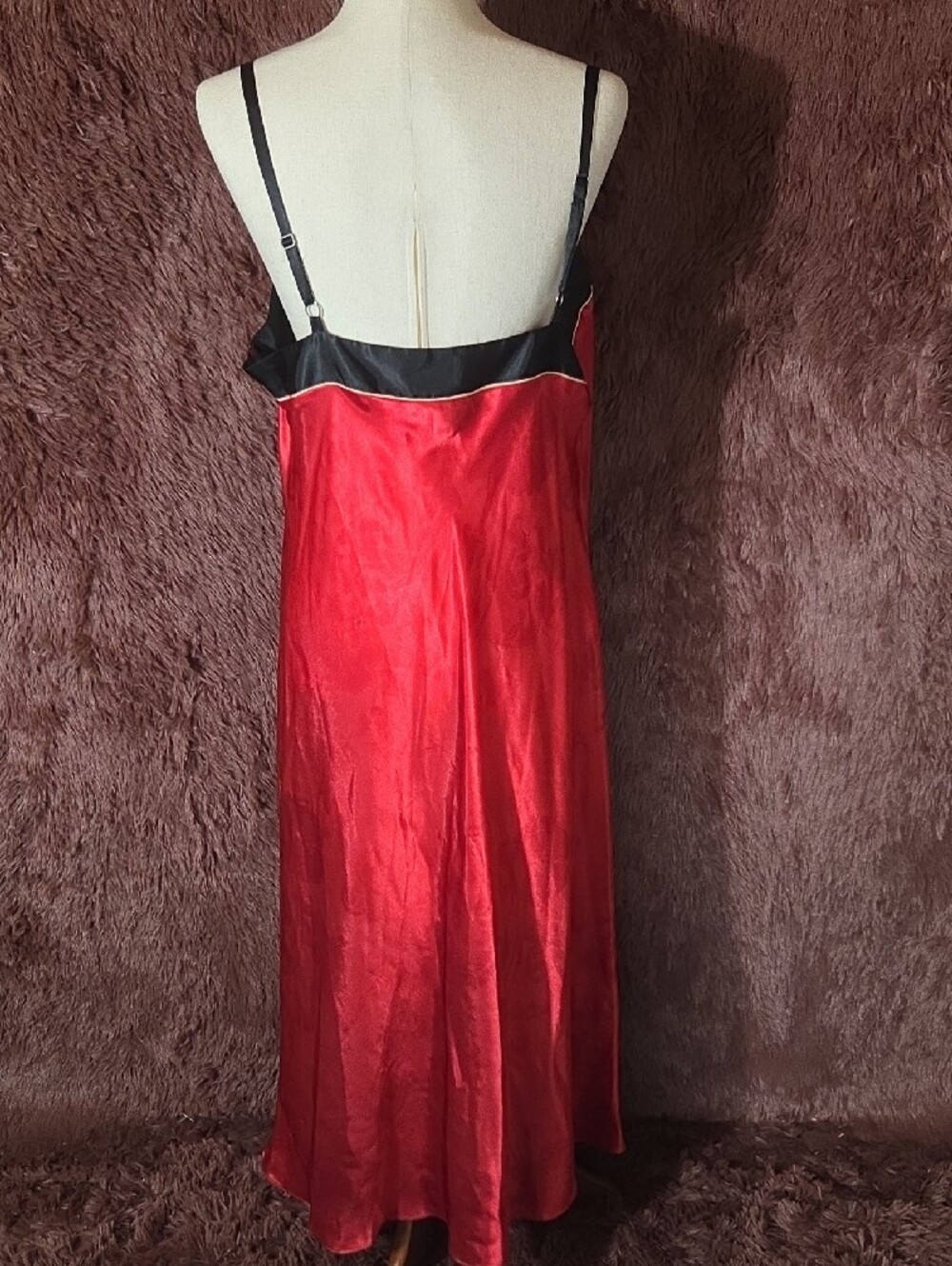 Jones New York Red Satin Long Robe and Gown - Picture 10 of 11
